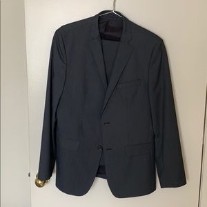 Men’s Charcoal Zara Suit 40R